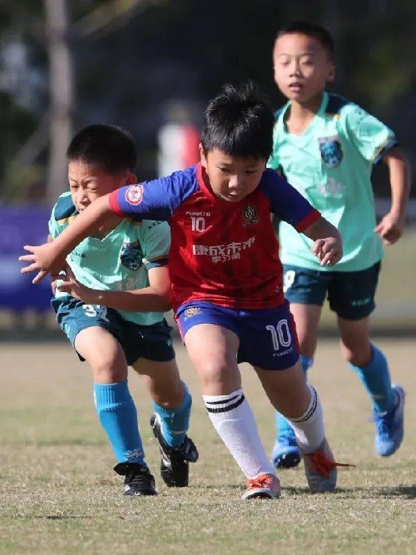 江苏省足协青训俱乐部联赛冠军赛在扬州开赛“太阳集团tyc”(图2)
江苏省足协青训俱乐部联赛冠军赛在扬州开赛“太阳集团tyc”(图2)